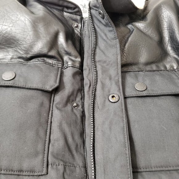 NWT - Levi's Men's Quilted Mixed Media Shirttail Work Wear Puffer Jacket LM2RP18 - Picture 3 of 7